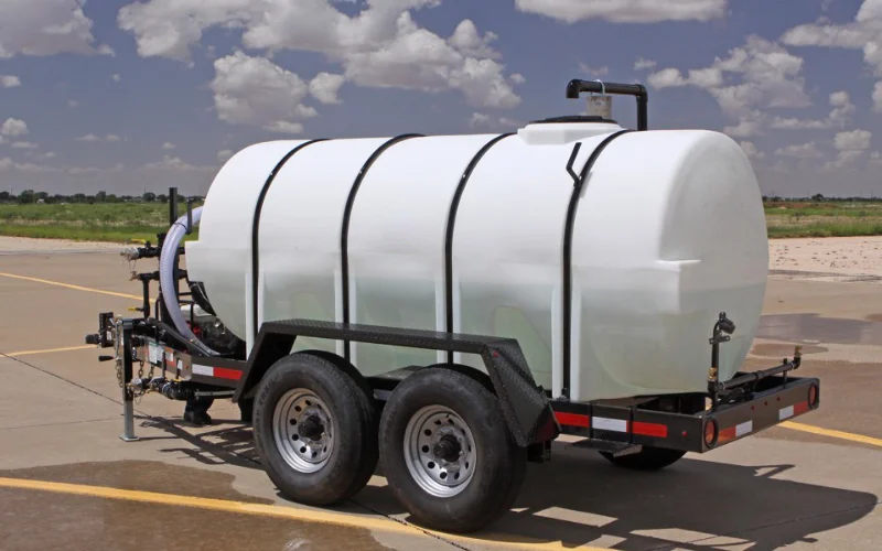 1025-gallon water trailer on parking lot