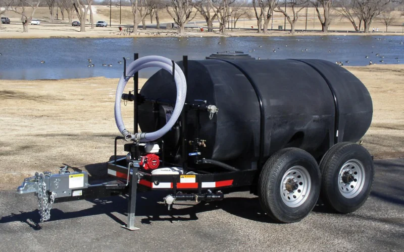 Mid-capacity fire-response water trailer for grass fire response
